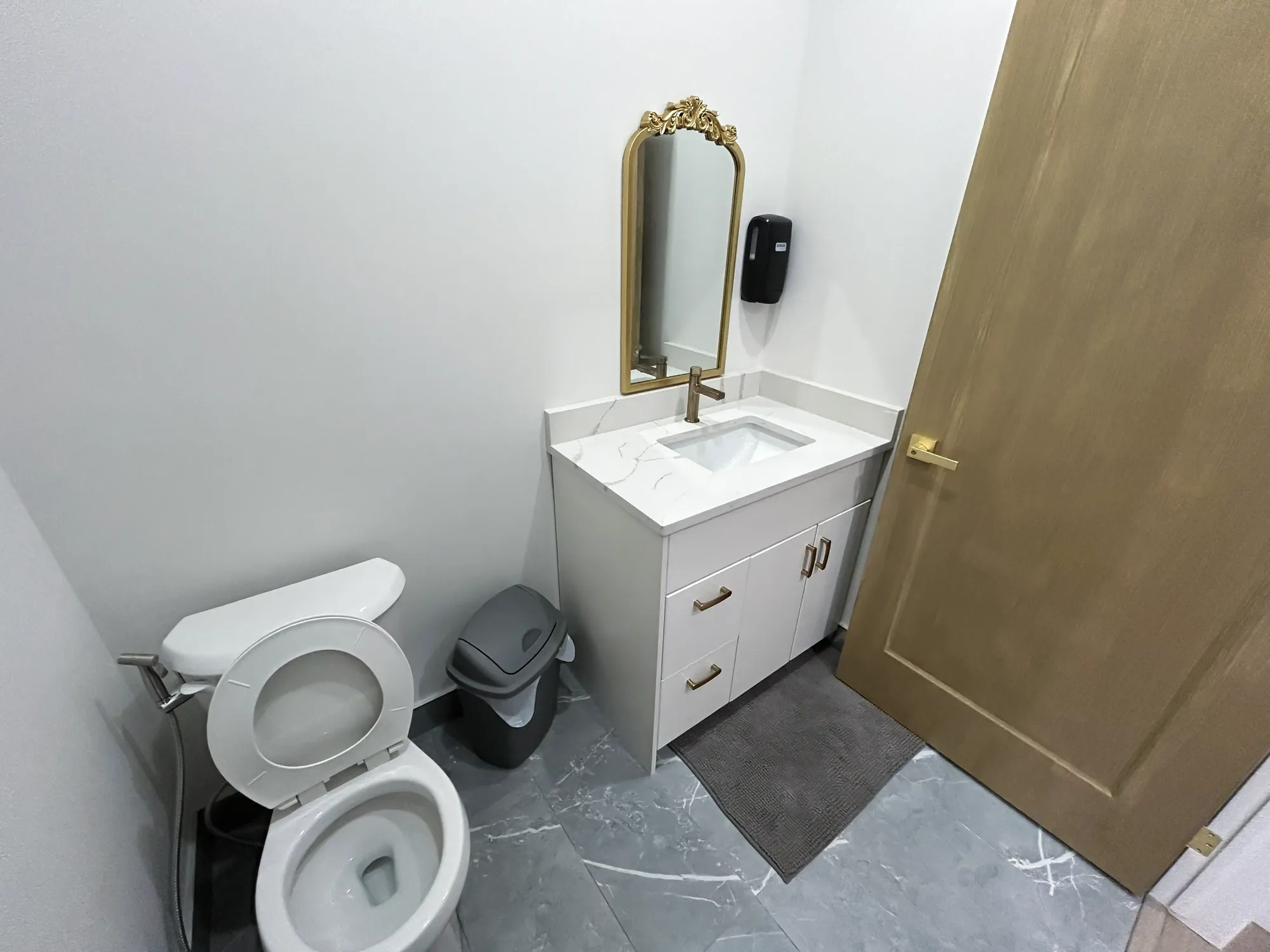 1485 Erie St, Dental Bathroom Staff